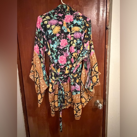 Spell Butterfly Short Kimono Robe - Picture 4 of 7